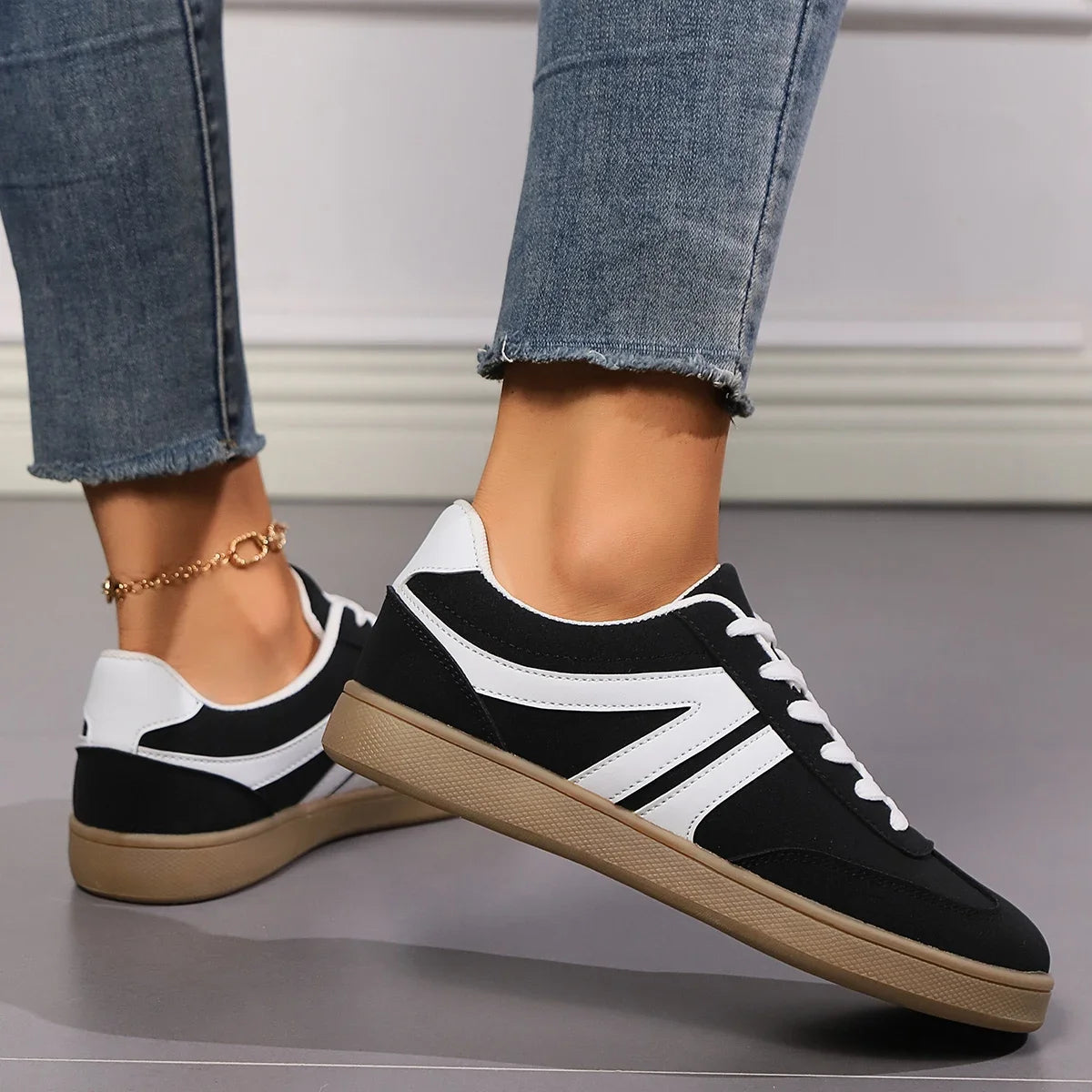 Moscow Low Top Sneaker