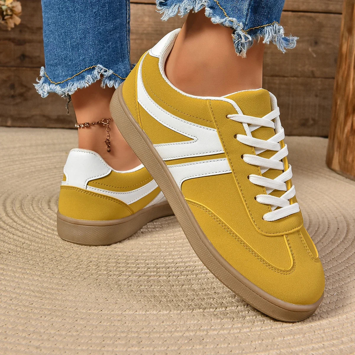 Moscow Low Top Sneaker